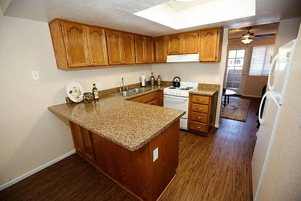 10134 W Mohawk Ln — Photo 36