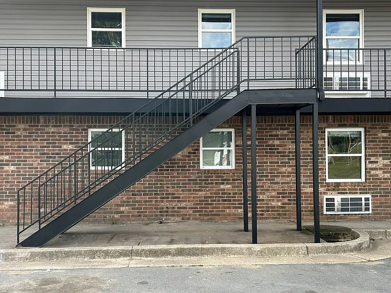 1300 W College St — Photo 8