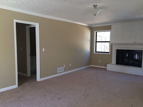 5th image of 410 Farm St