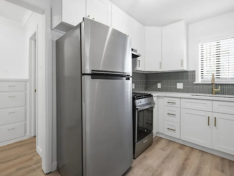 717 E Medio St — Photo 8