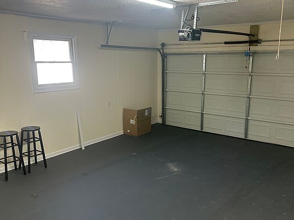 2nd image of 1105 Willow Dr
