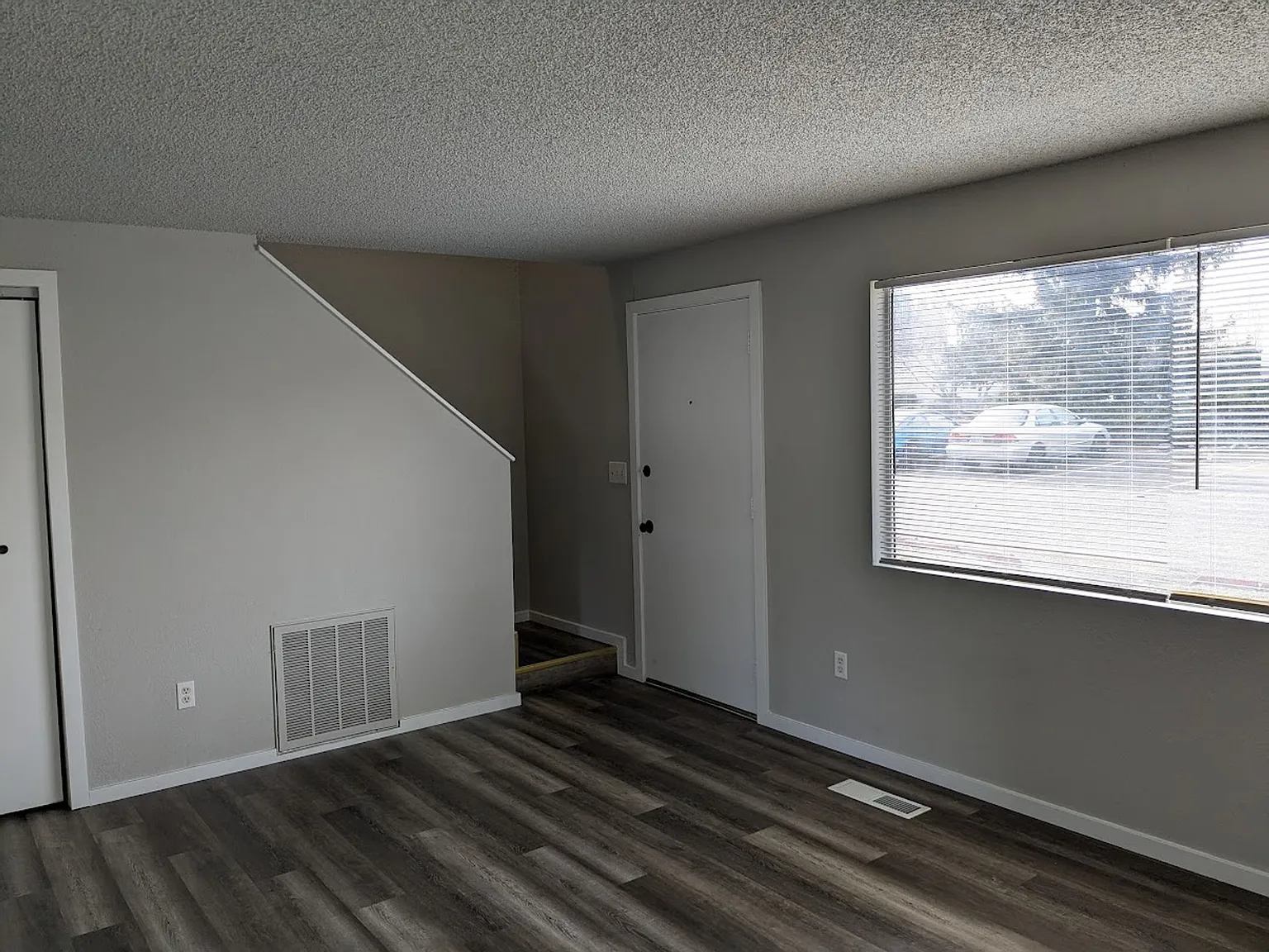 Heritage Manor — Photo 4