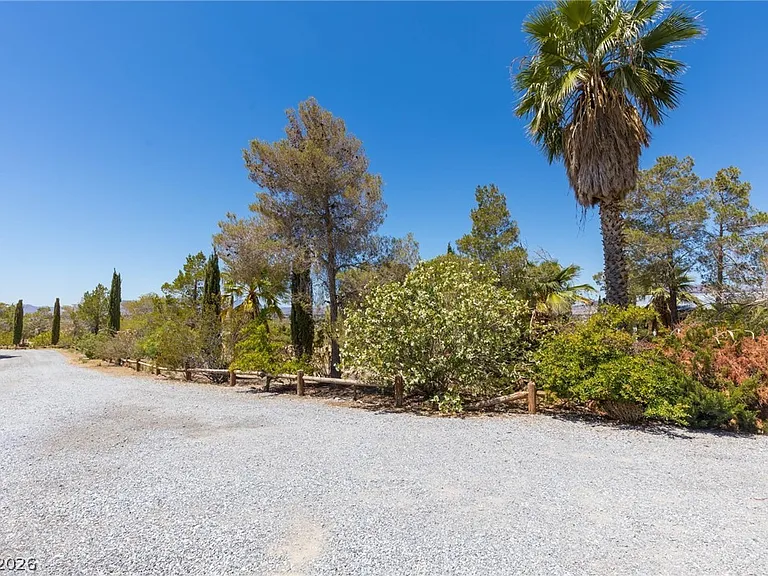 1130 E Mesquite Ave — Photo 32