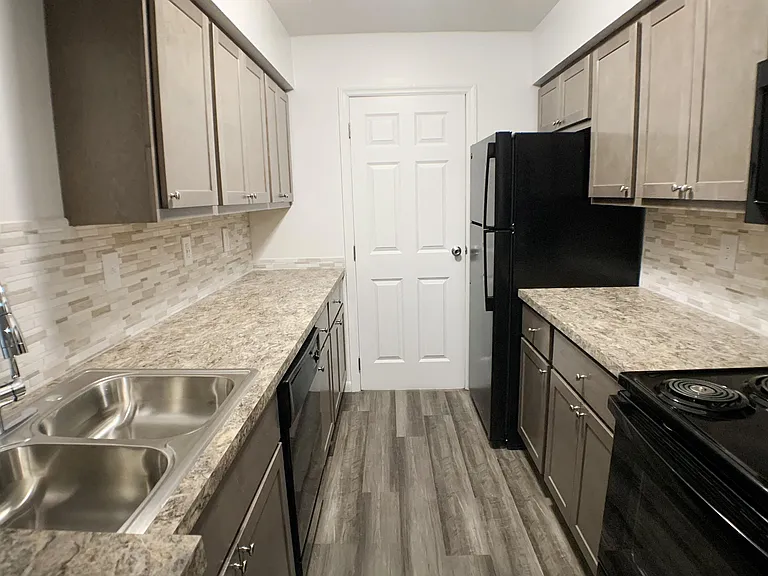 Steeplechase Apartments — Photo 33
