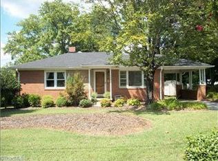 220 Hermitage Rd, Greensboro, NC 27403