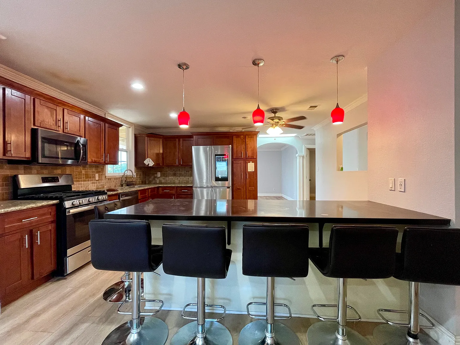 3 bed, 1400 sqft, $2,800 — Photo 2
