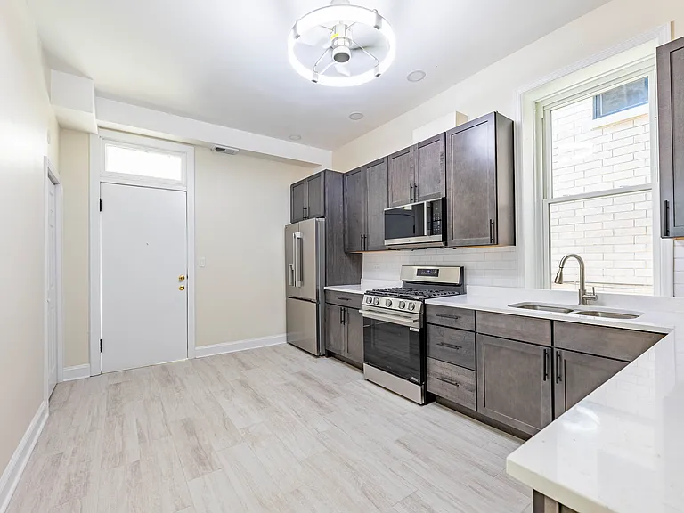 2137 N Western Ave #2F — Photo 16