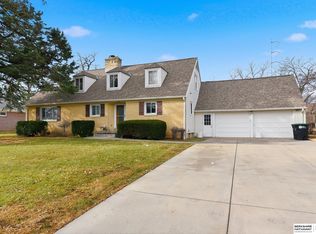 1116 Loveland Dr, Omaha, NE 68124