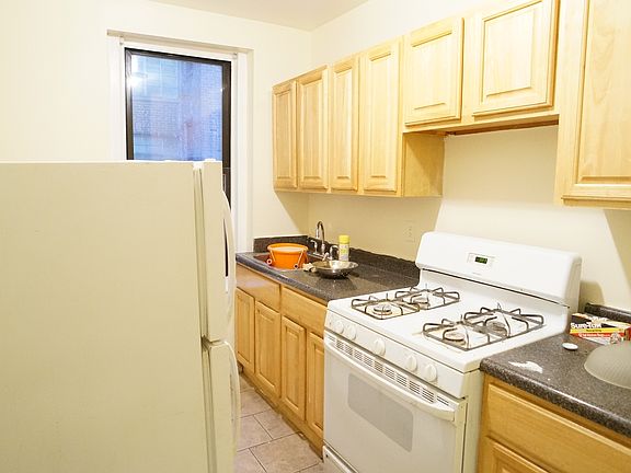 3rd image of 3422 Knox Pl APT 4E