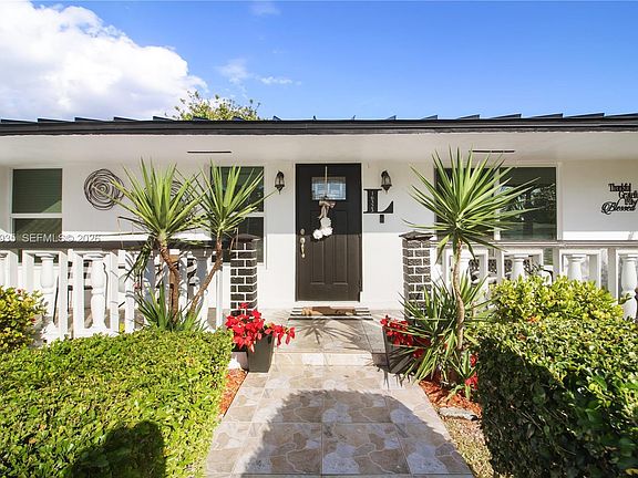 3rd image of 16323 SW 103rd Pl