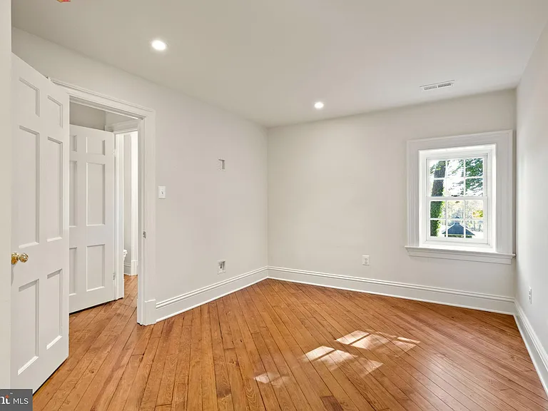 16131 Old York Rd — Photo 43