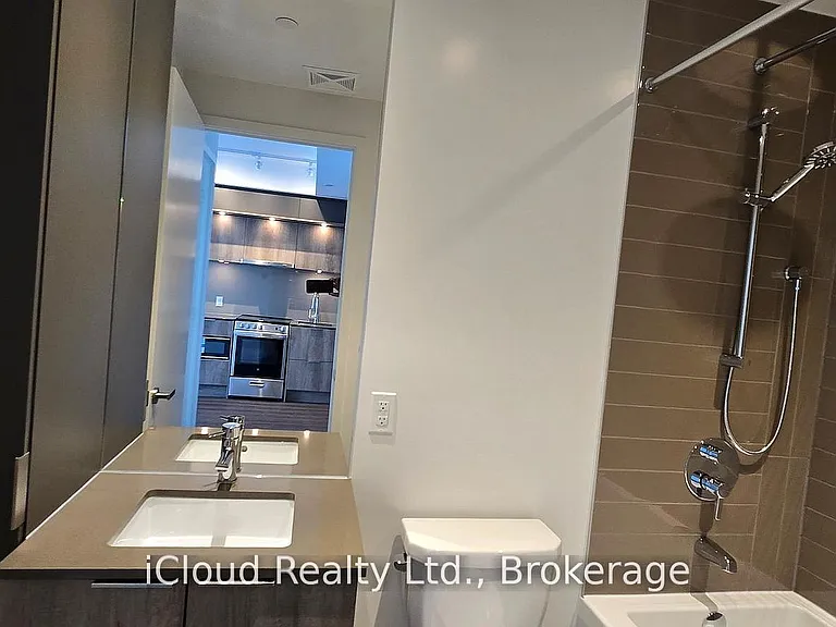 448 Burnhamthorpe Rd W #4006 — Photo 8