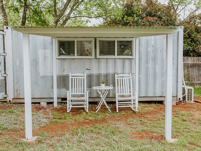 604 W Pecan St — Photo 5