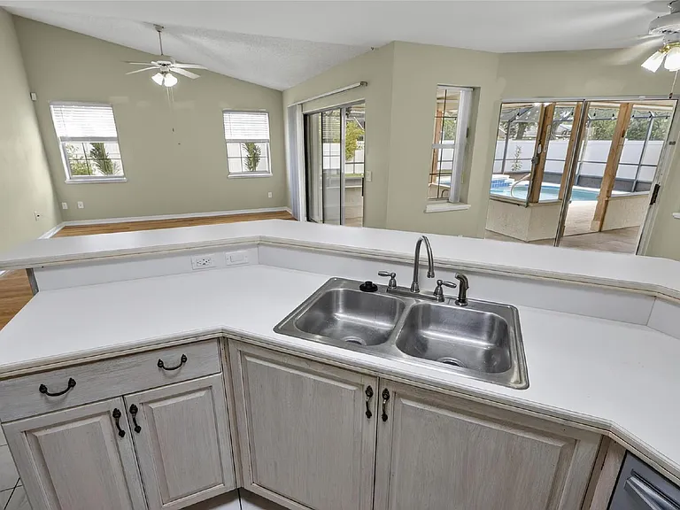 77 Folcroft Ln — Photo 18