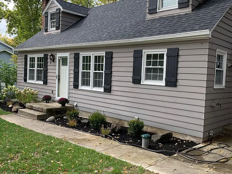1111 Meadow Dr — Photo 2