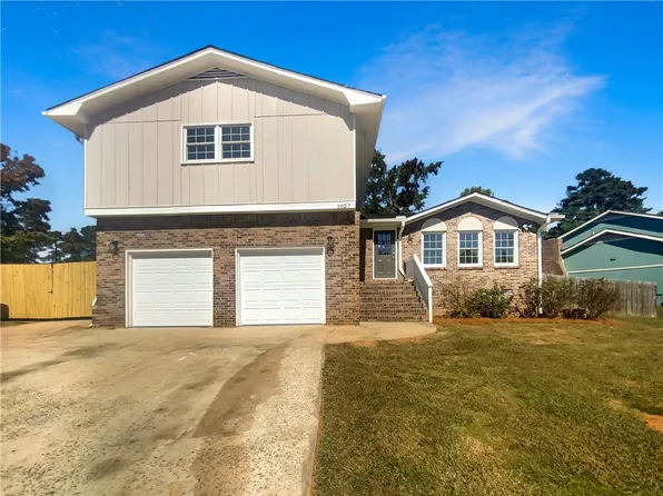 1027 Strawberry Ln, Ellenwood, GA 30294