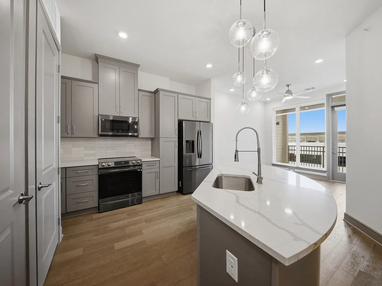 1 bed, 835 sqft, $1,800 — Photo 1