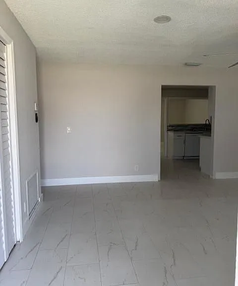 9448 Saddlebrook Dr — Photo 7