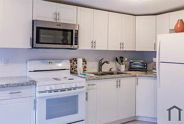 518 SW 15th Ave #2 — Photo 2