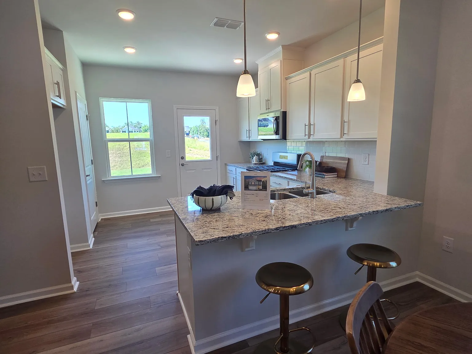 4 bed, 2052 sqft, $2,350 — Photo 3