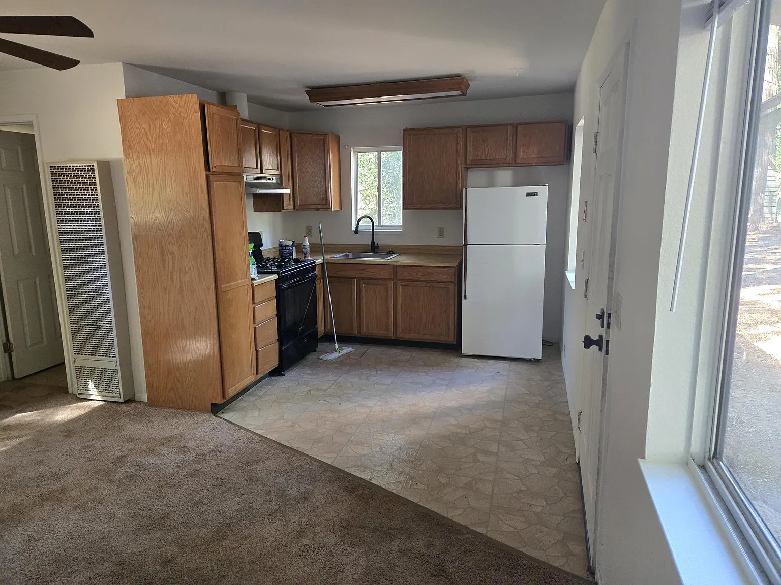 Studio, $850 — Photo 2