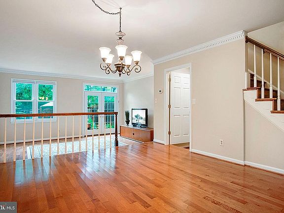 5th image of 15320 Manor Village Ln