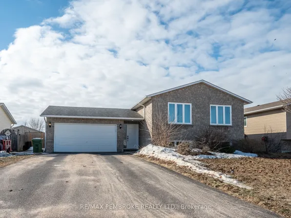 46 Highland Park Dr, Petawawa, ON K8H 0A3