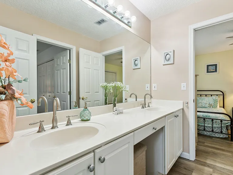 2919 S Fletcher Ave — Photo 10