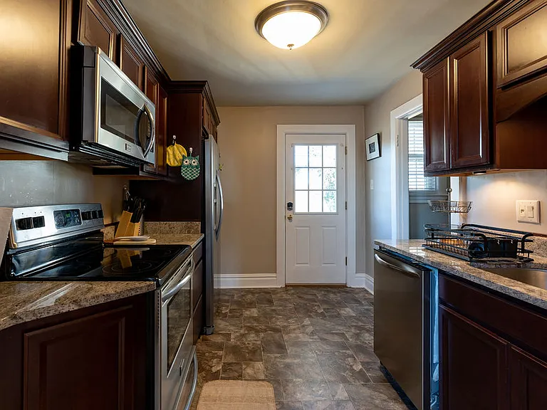313 Frederick St — Photo 12