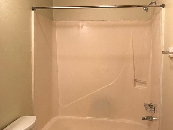 5th image of 2821 Greenwood St APT A
