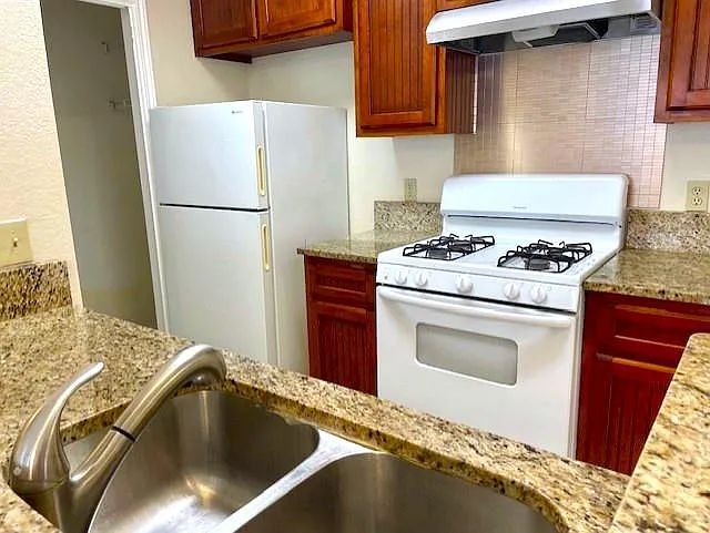 3 bed, 2.0 bath, 1073 sqft, $1,495 — Photo 4
