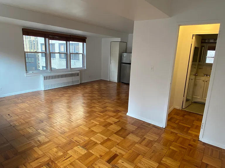 155 E 38th St #11L — Photo 4