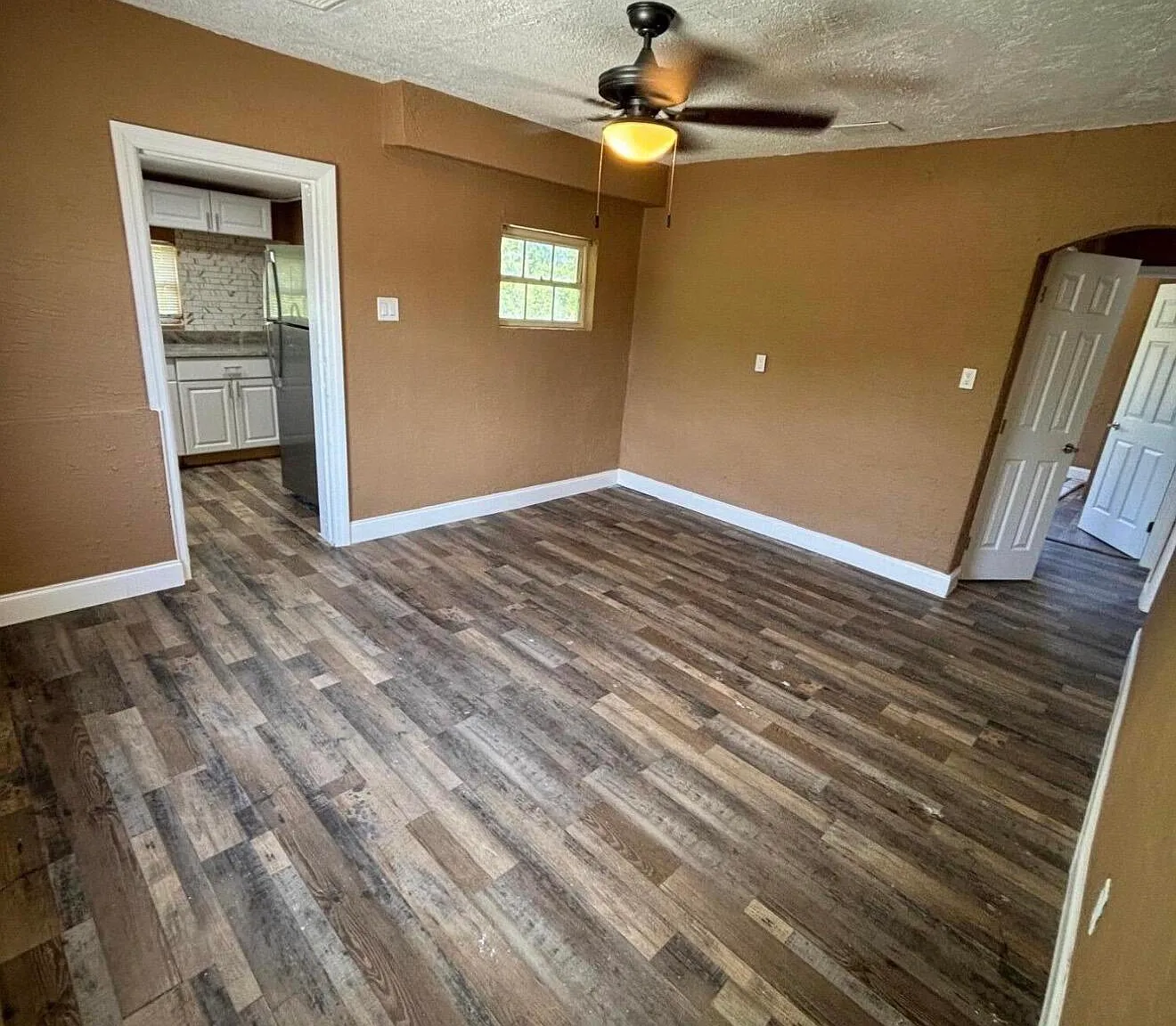 2 bed, 1.0 bath, 1011 sqft, $1,850 — Photo 2