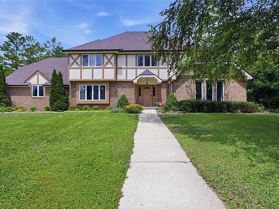 3rd image of 1 Deerfield Ln