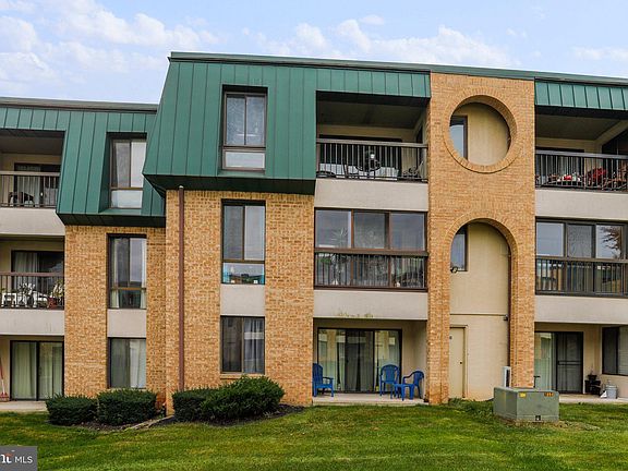 5th image of 1028 Brinker 202 Dr