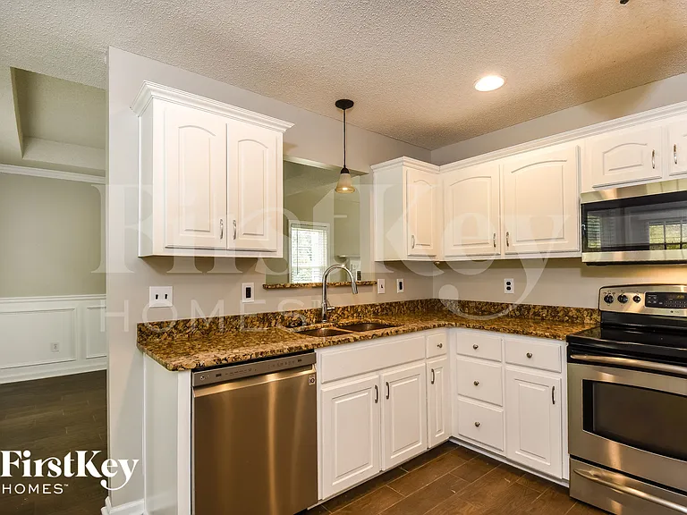 1064 Whispering Woods Dr — Photo 6