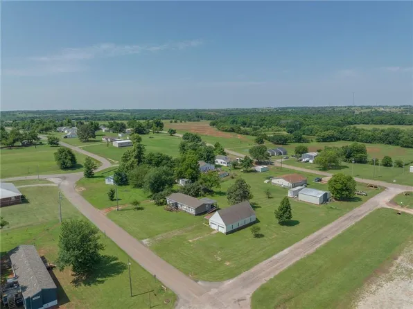 302 Lewis St, Mulhall, OK 73063