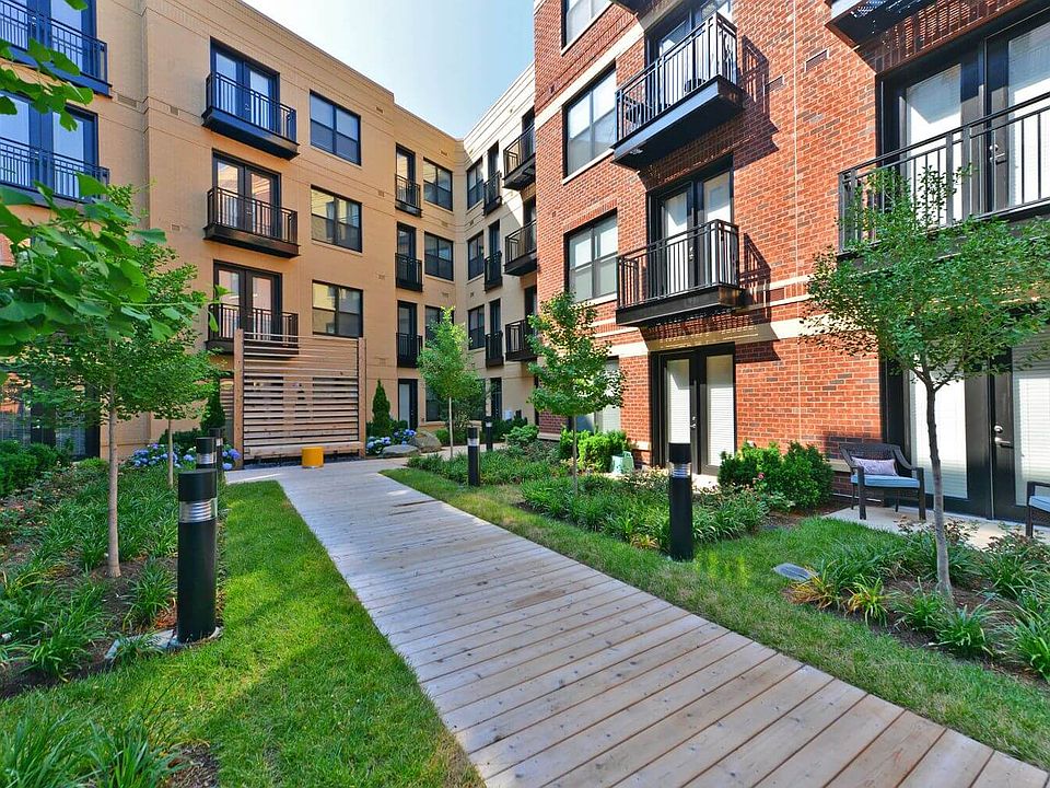 1st image of 1919 Clarendon Blvd #3531939