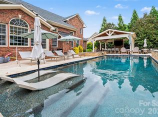 1022 Lake Forest Dr, Matthews, NC 28104