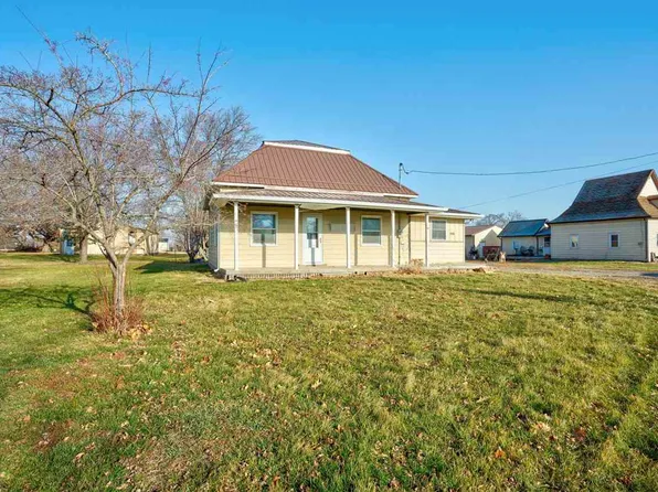 400 E 4th St, Delta, IA 52550