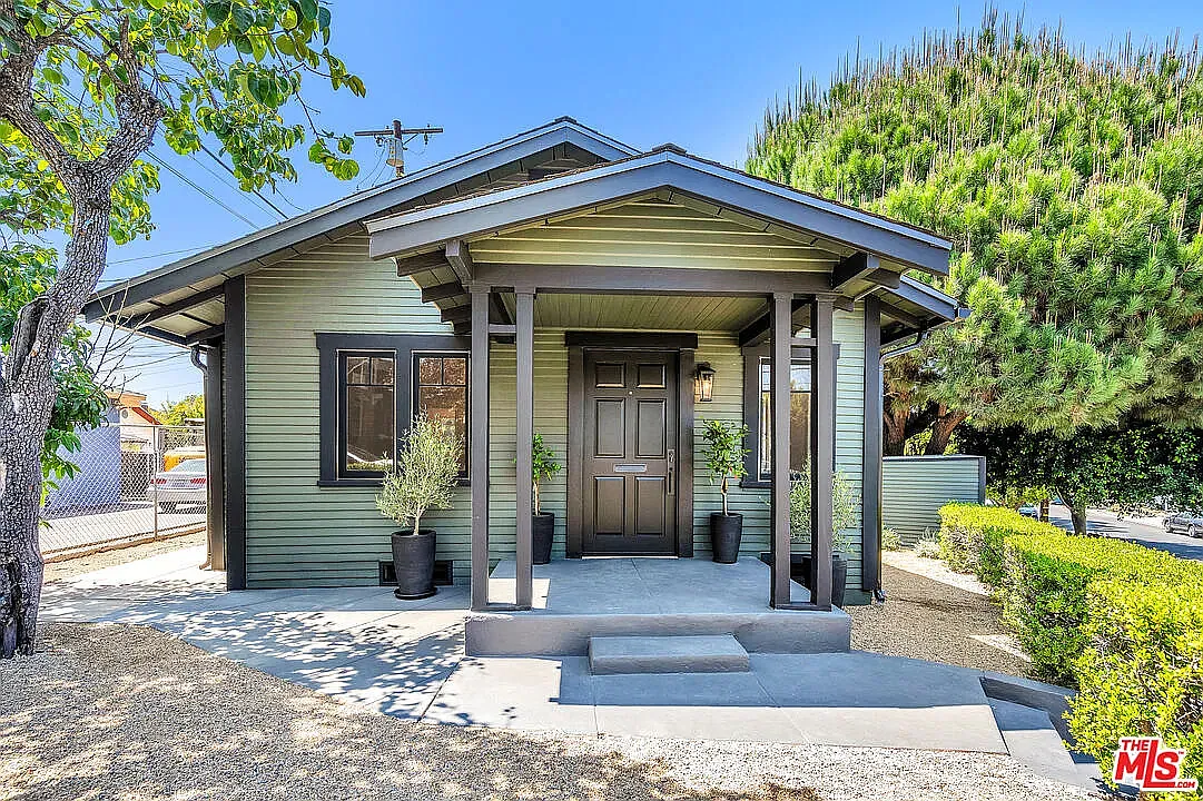 2 bed, $5,999 — Photo 2