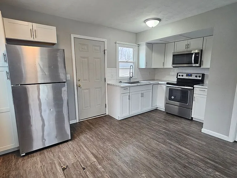 101 W Spring St — Photo 3