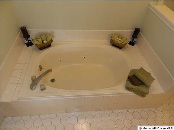 4th image of 143 Orchid Ct #14H3
