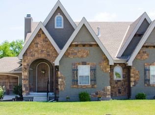 1256 SW Arborcrest Cir, Lees Summit, MO 64082