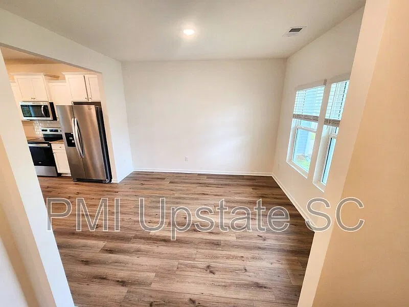 3 bed, 2.5 bath, 1796 sqft, $1,995 — Photo 4