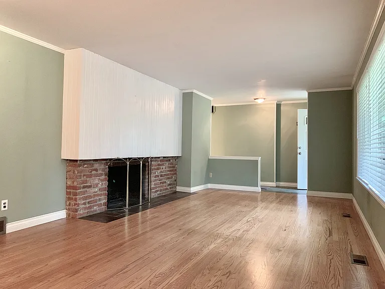 18530 92nd Ave NE — Photo 2