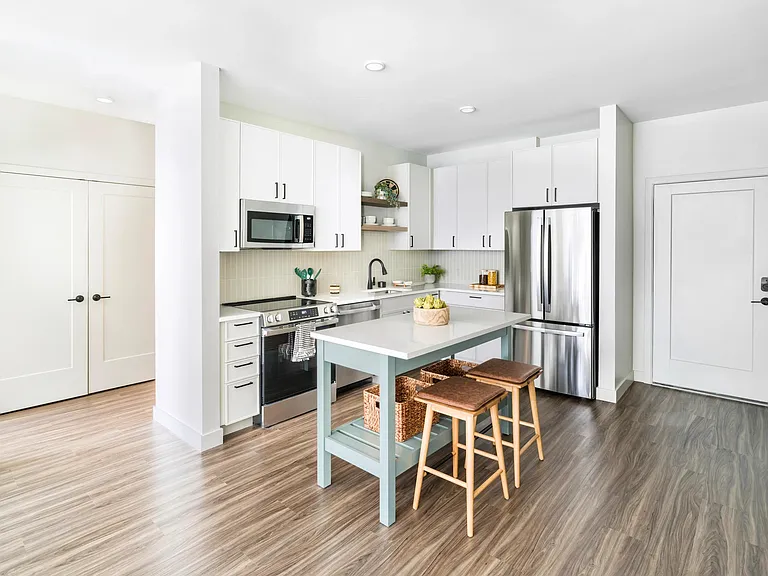 rom meal prep to morning coffee, the open-concept kitchens at Modera South Shore are designed to fit every moment.