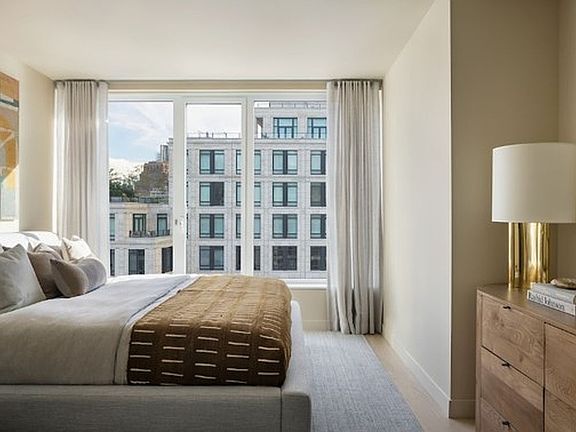 3rd image of 450 Washington St #Penthouse 1601
