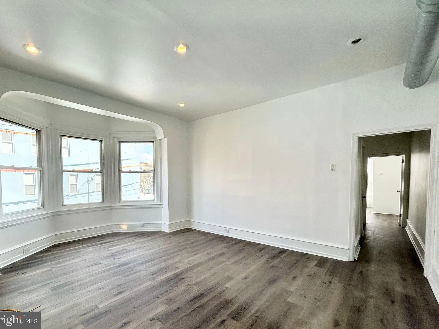 2 bed, 1.0 bath, 3429 sqft, $1,250 — Photo 2