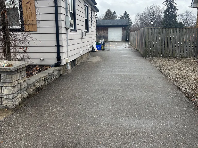 6 Sussex Ave — Photo 2